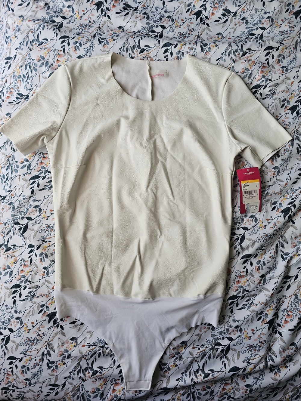 Commando Cream Short-Sleeve Bodysuit with White Bottom